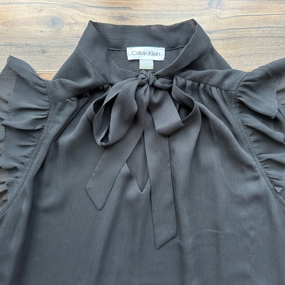 ✨ Calvin Klein Black Ruffle Sleeve Tie-Neck Blouse – XL EUC - Picture 3 of 6
